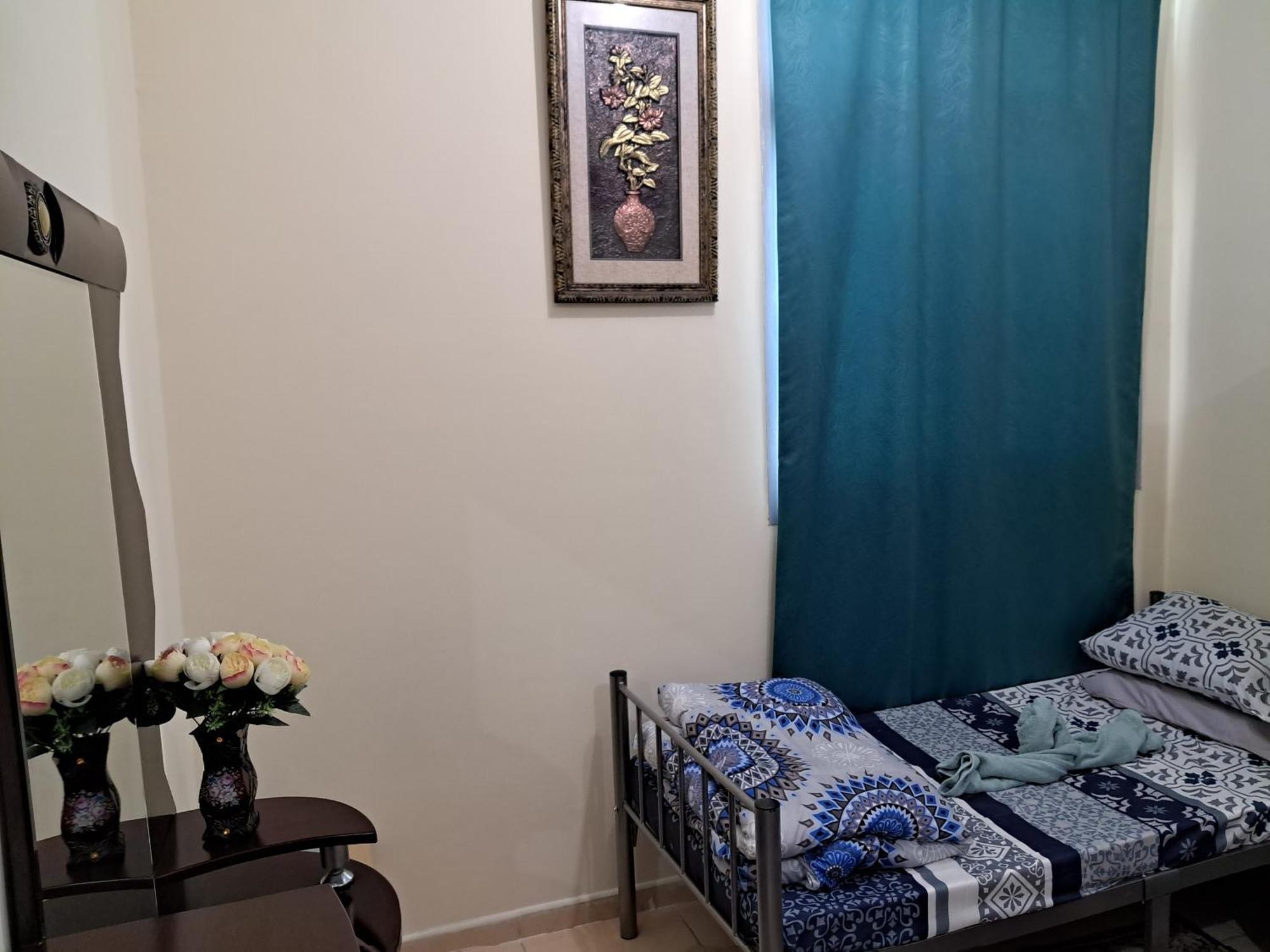 Top House Hostel Abu Dhabi Esterno foto